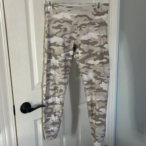 Calvin Klein Camo Capri Leggings